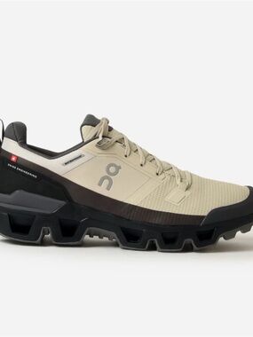 ISO On Women’s Cloudwander Shoe in Sand/Black US 6